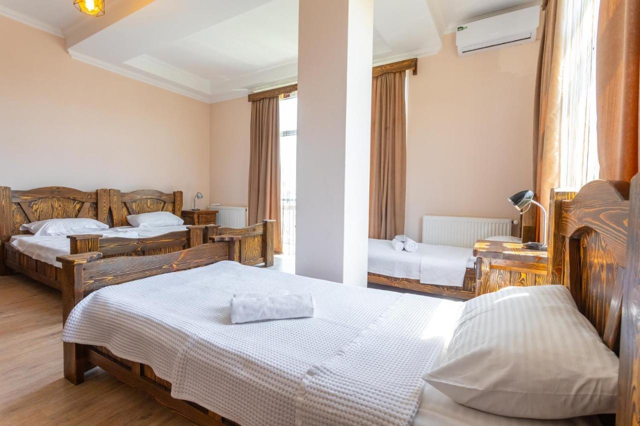 Hotel Phasis Kutaisi Exterior photo