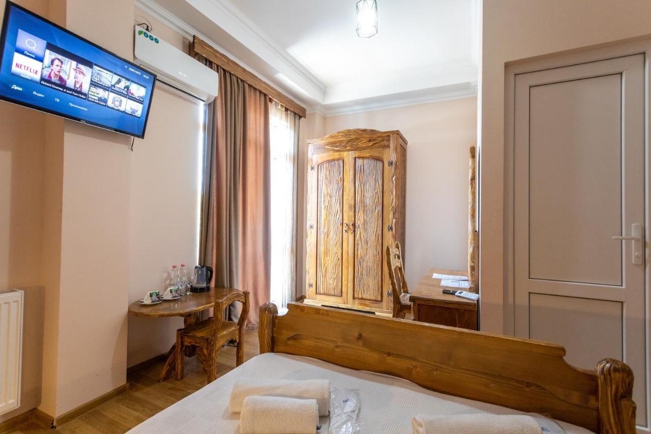 Hotel Phasis Kutaisi Exterior photo