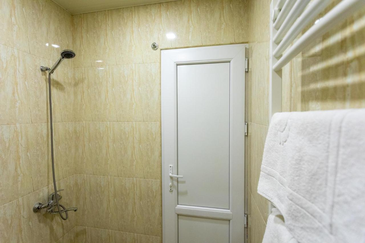 Hotel Phasis Kutaisi Exterior photo