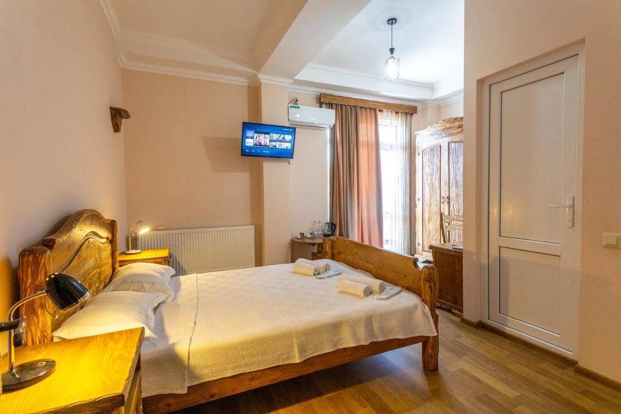 Hotel Phasis Kutaisi Exterior photo