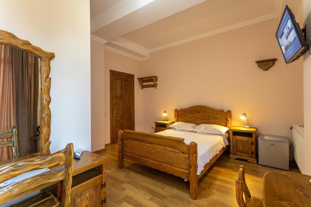 Hotel Phasis Kutaisi Exterior photo