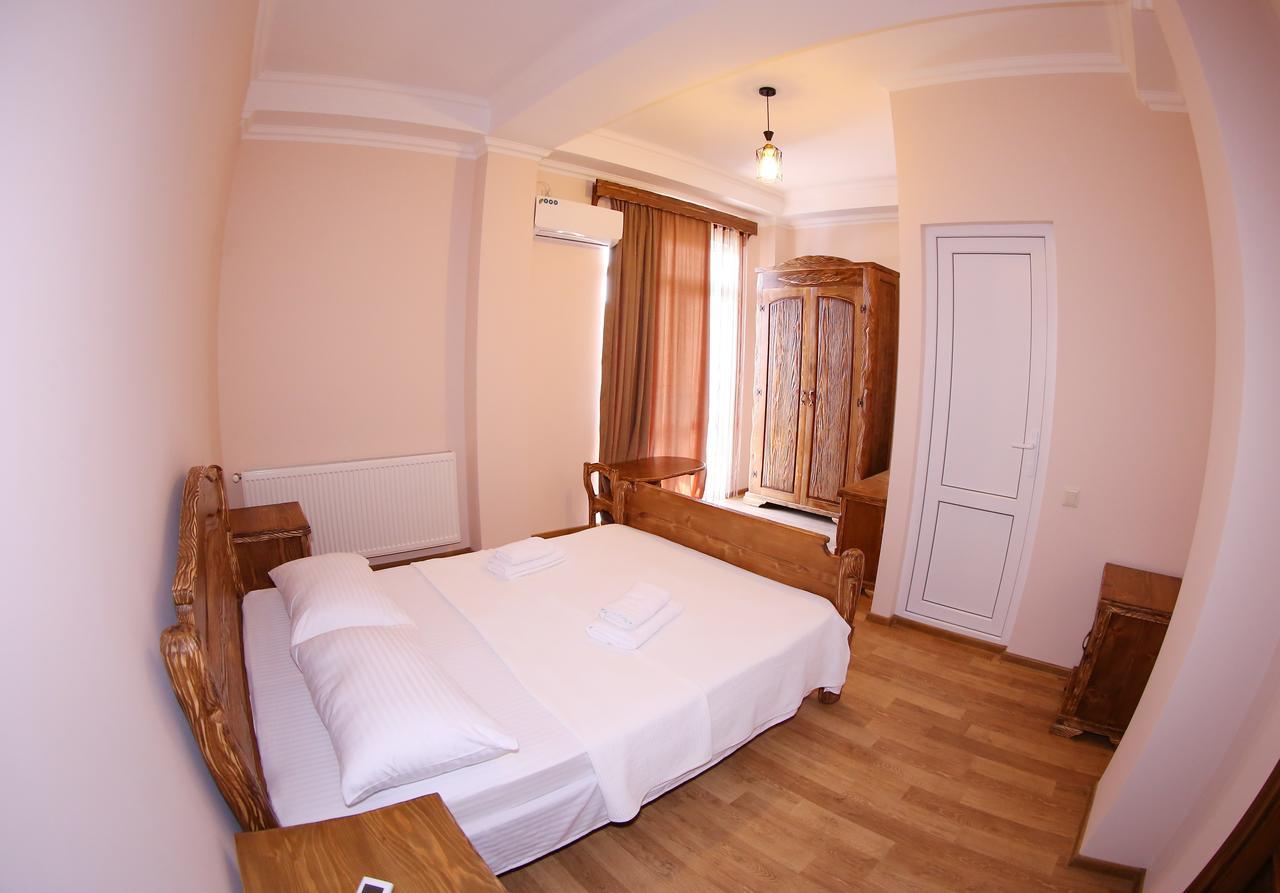 Hotel Phasis Kutaisi Exterior photo