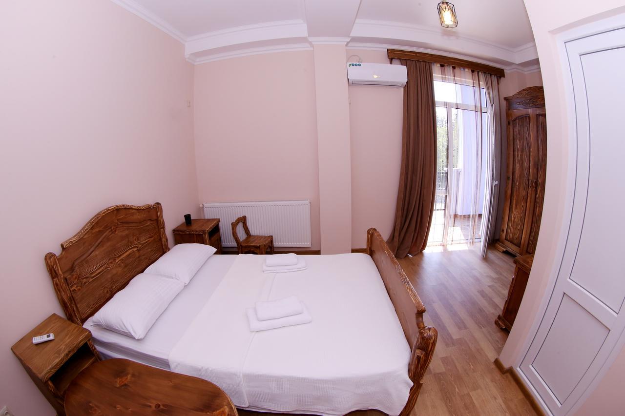 Hotel Phasis Kutaisi Exterior photo